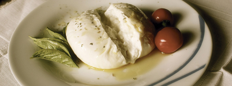 Que tal um almoço de domingo diferente? Uma Burrata pode surpreender.